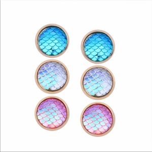 $4 add on item 🧜🏼‍♀️Mermaid Tail Button Earrings
